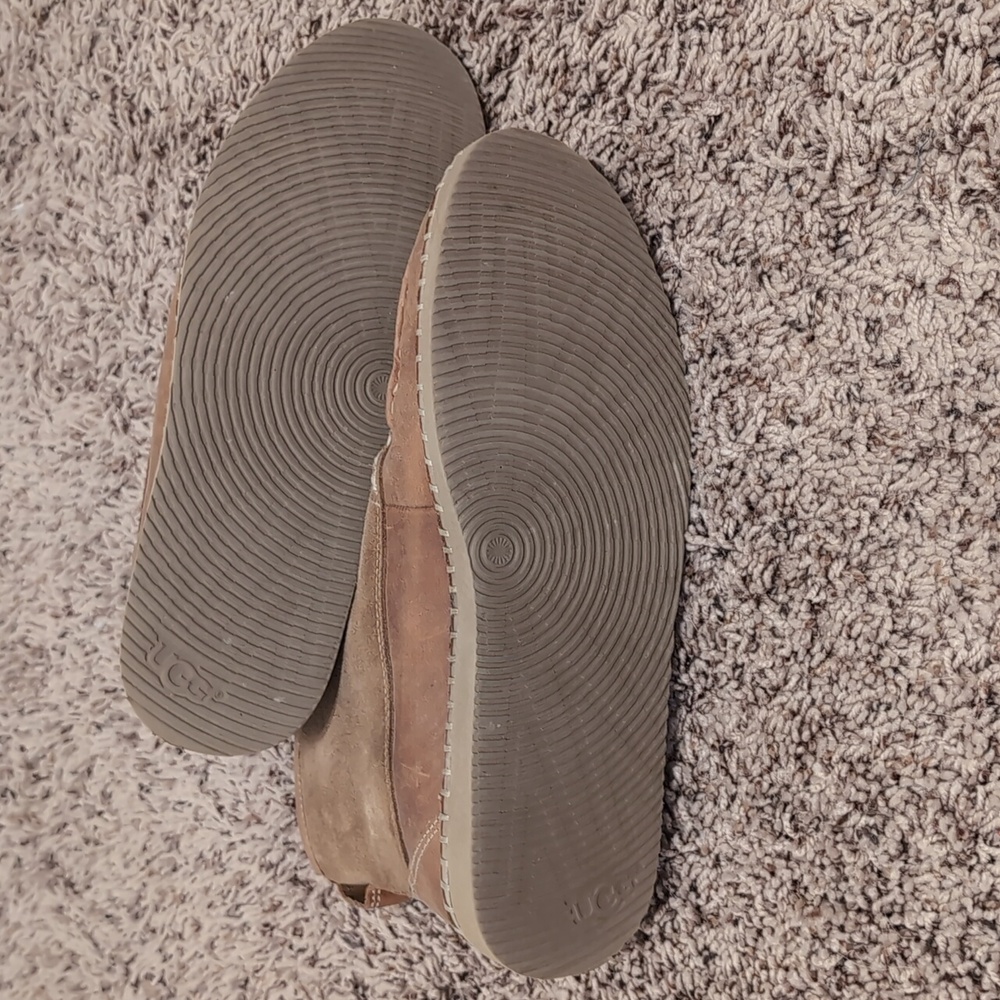 UGG Brown Ankle Boots with White Accents - Picture 4 of 4
